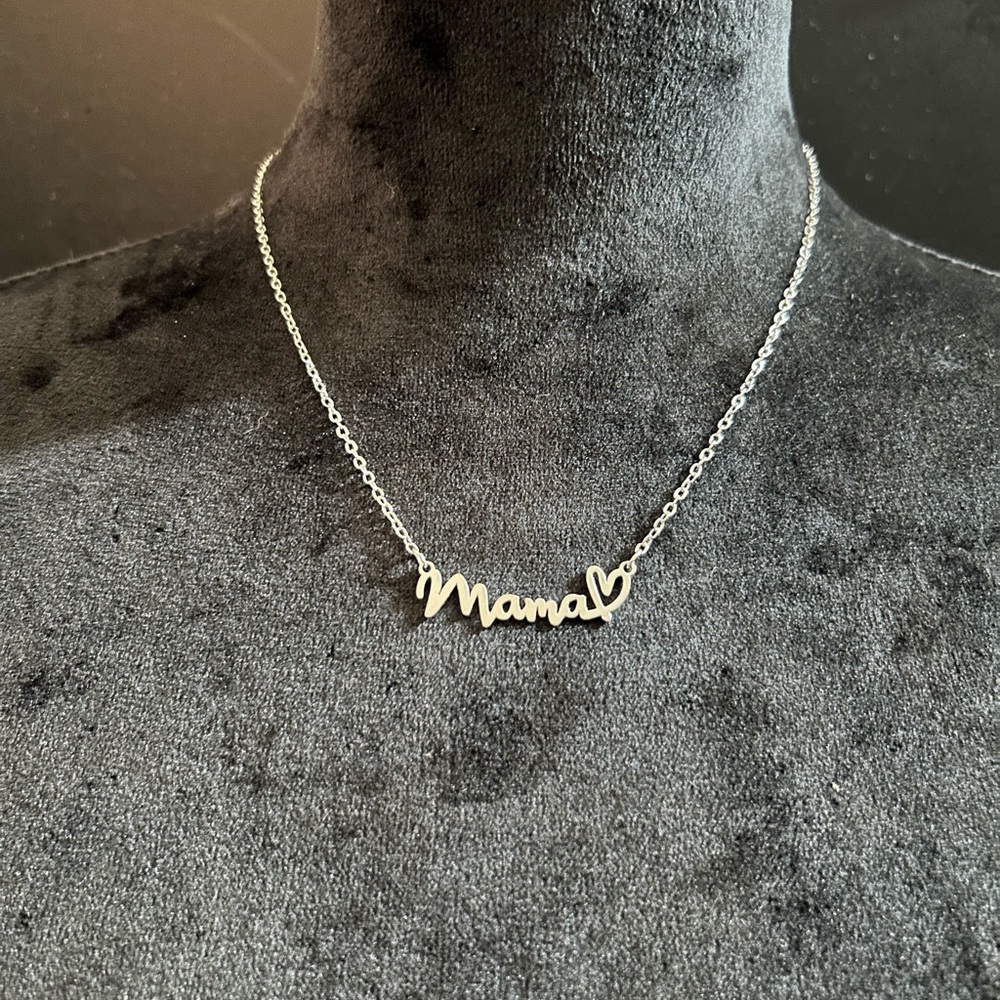 'Mama' Necklace